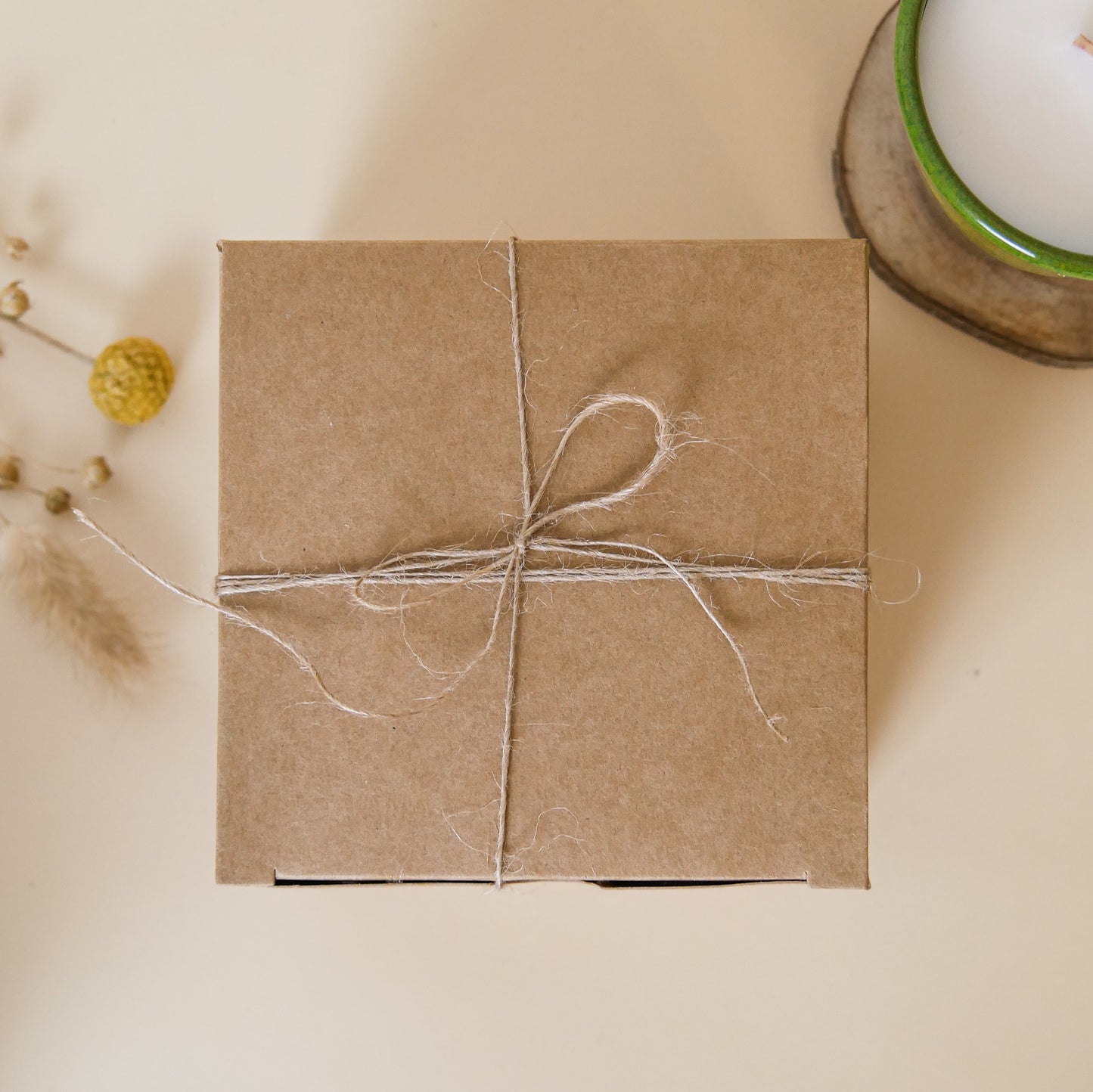Kerze im Keramikbecher + Geschenkbox - Lavendel