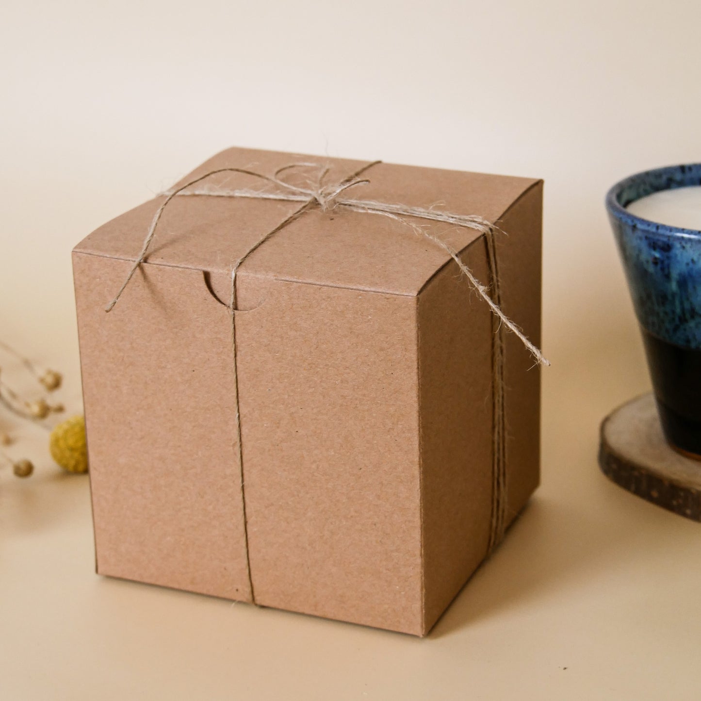 Kerze im Keramikbecher + Geschenkbox - Lavendel