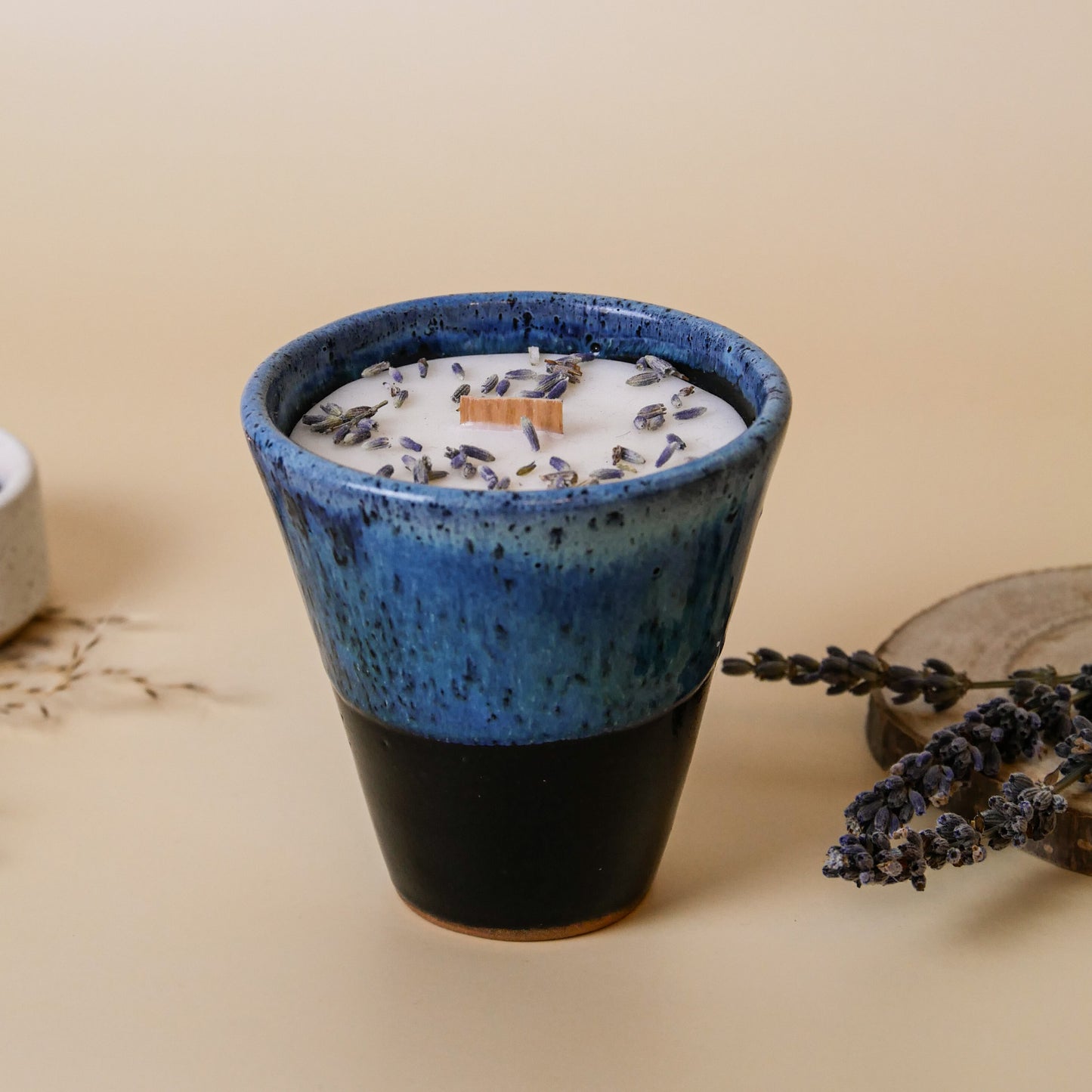 Kerze im Keramikbecher + Geschenkbox - Lavendel