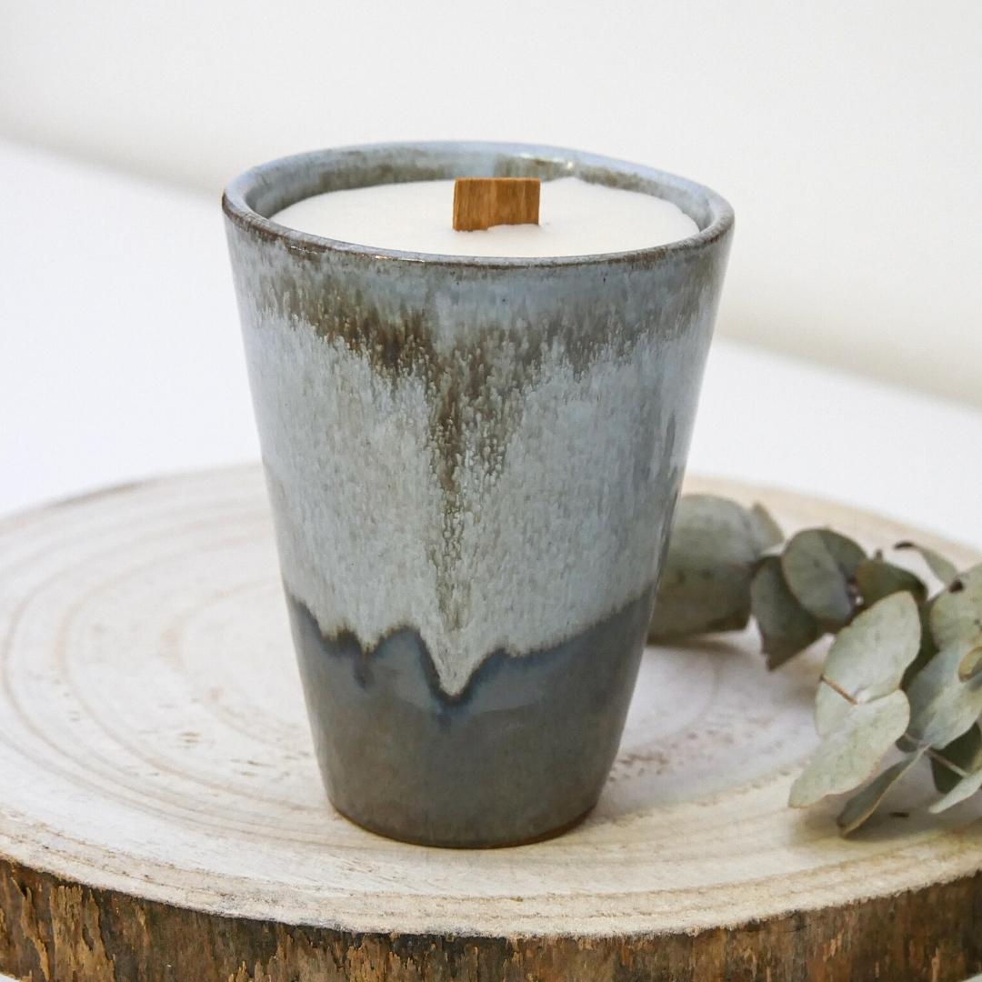 Kerze im Keramikbecher + Geschenkbox - Lavendel