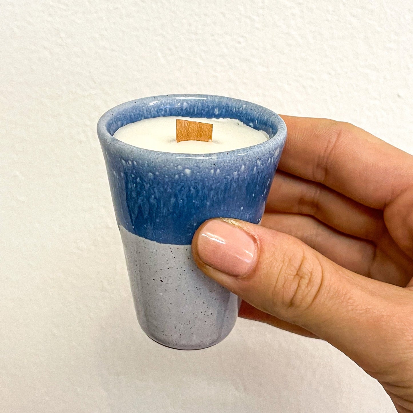 Kerze im Keramikbecher + Geschenkbox - Lavendel