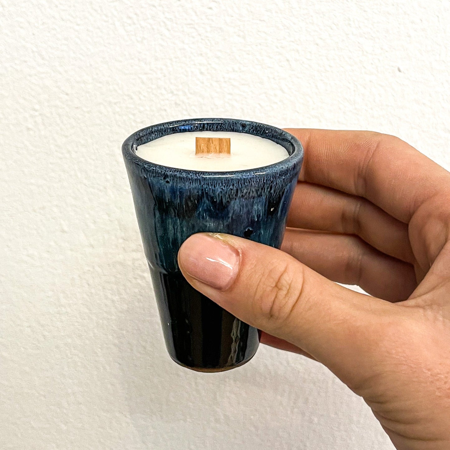 Kerze im Keramikbecher + Geschenkbox - Lavendel