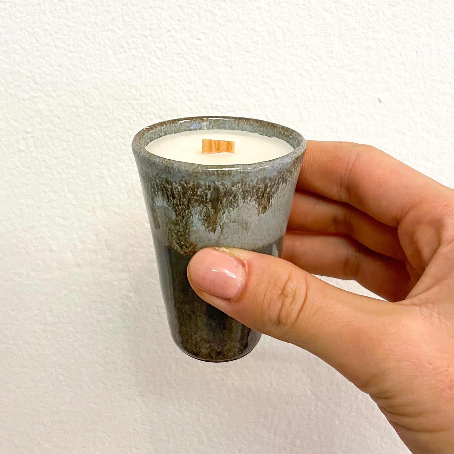 Kerze im Keramikbecher + Geschenkbox - Grüner Tee & Zitrone