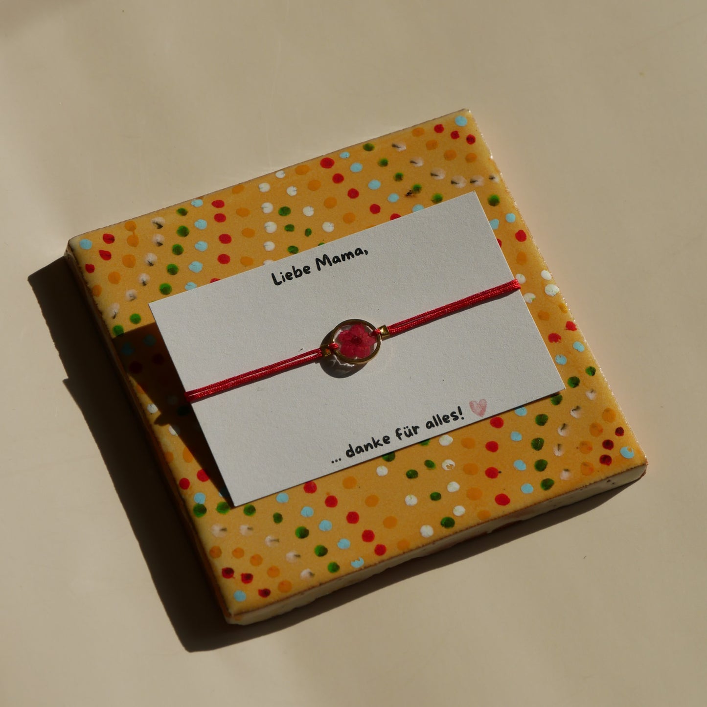 Muttertags-Limited-Edition Blütenarmband - mit Platz für deine Nachricht