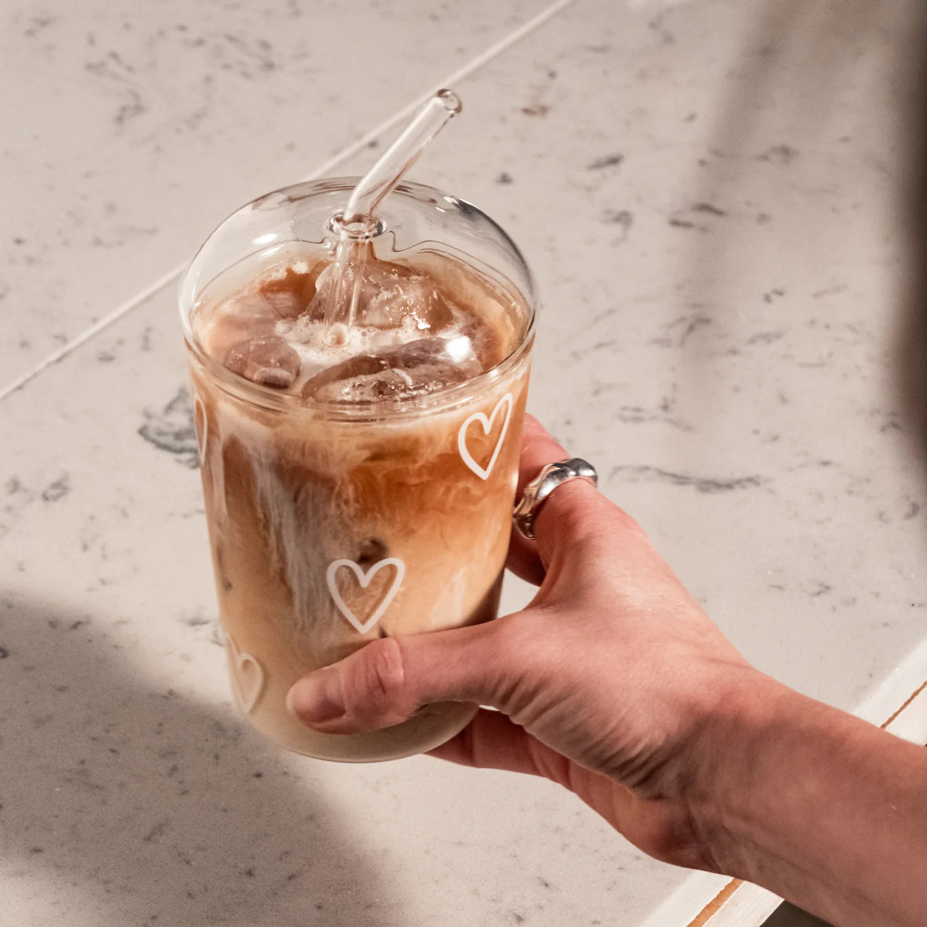 Trinkglas Herzen weiß/schwarz