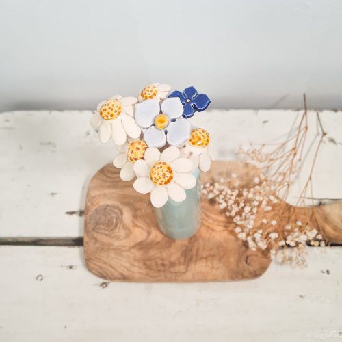 handgemachter Blumenstrauß aus Keramik