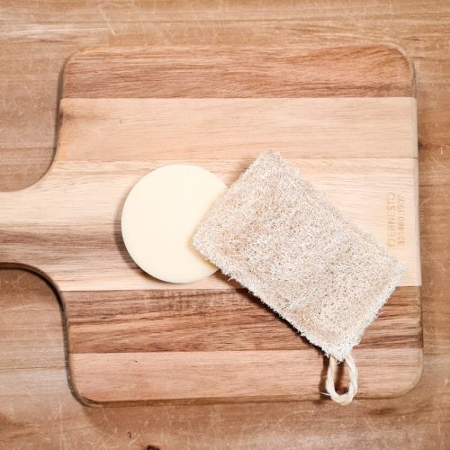 Feste Spülseife mit Luffa Spülschwamm
