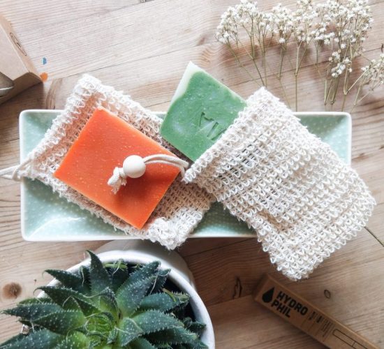 Naturseife mit Seifensäckchen