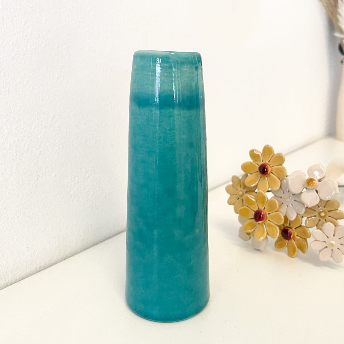 Handgemachte Keramik Vase schmal türkis – NaturoTheke