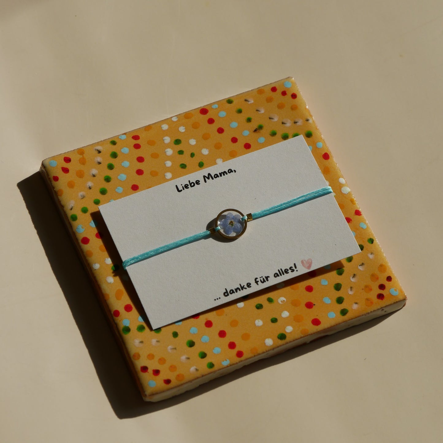 Muttertags-Limited-Edition Blütenarmband - mit Platz für deine Nachricht