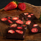 Tafel Schokolade mit Erdbeeren