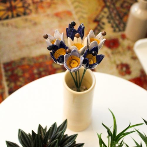 Blumen aus Keramik